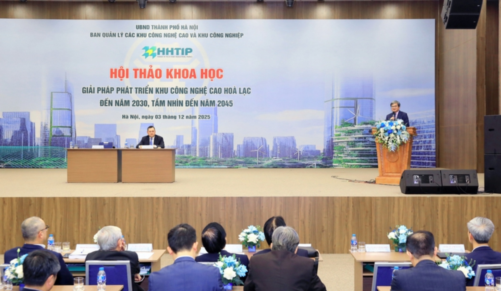 Vice Chairman of Hanoi People's Committee Truong Viet Dung speaks at the event.